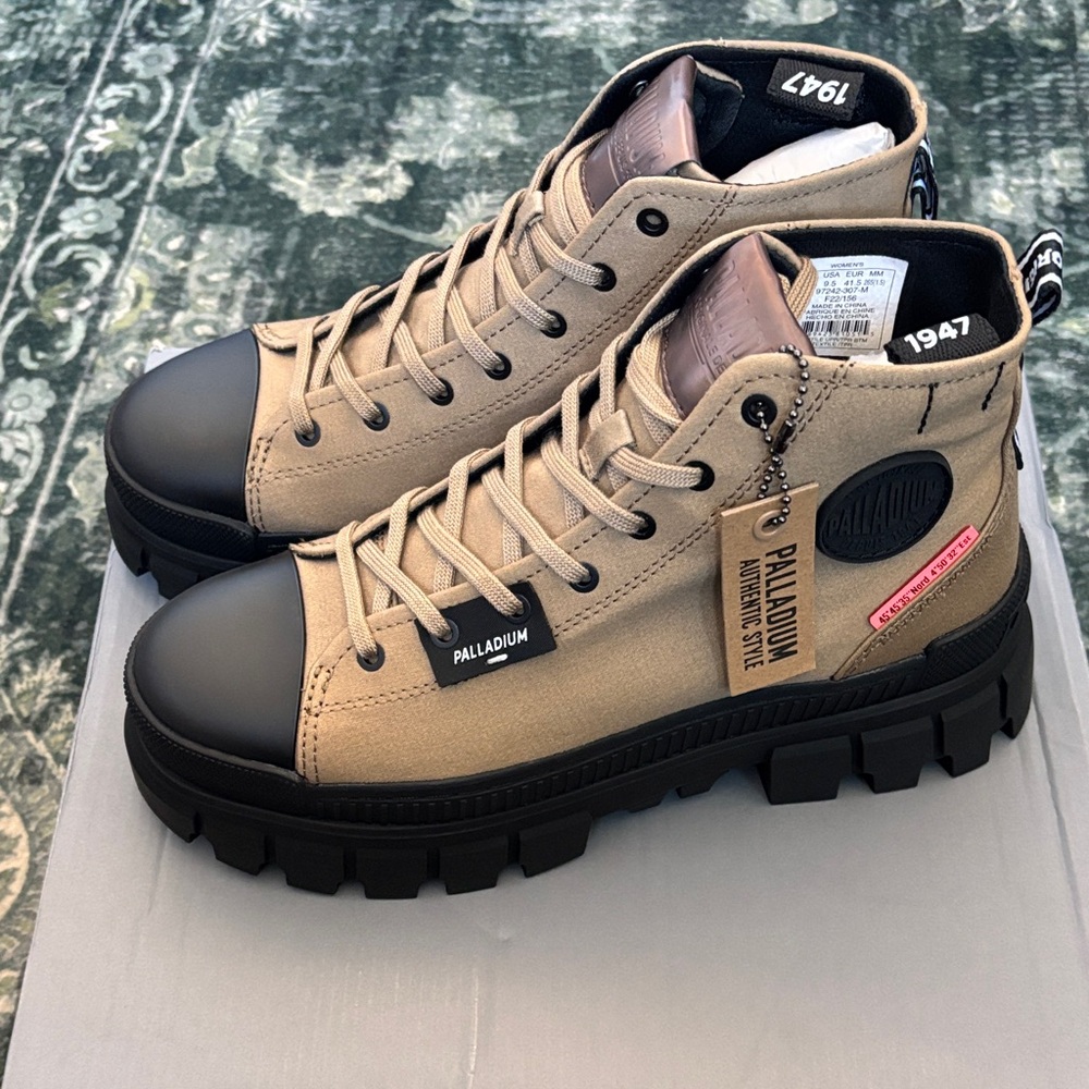 Palladium Men's Beige and Black High-Top Boots